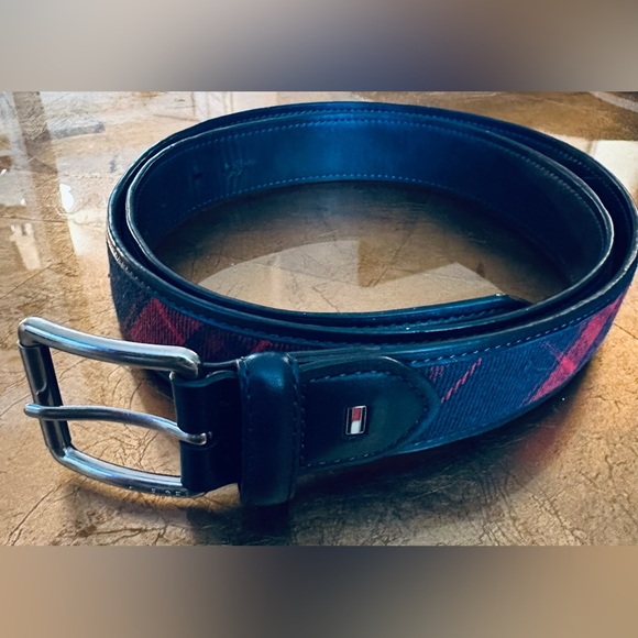 Vintage Tommy Hilfiger Red and Navy Tartan Plaid Belt, Men’s Size 40 - Picture 3 of 15